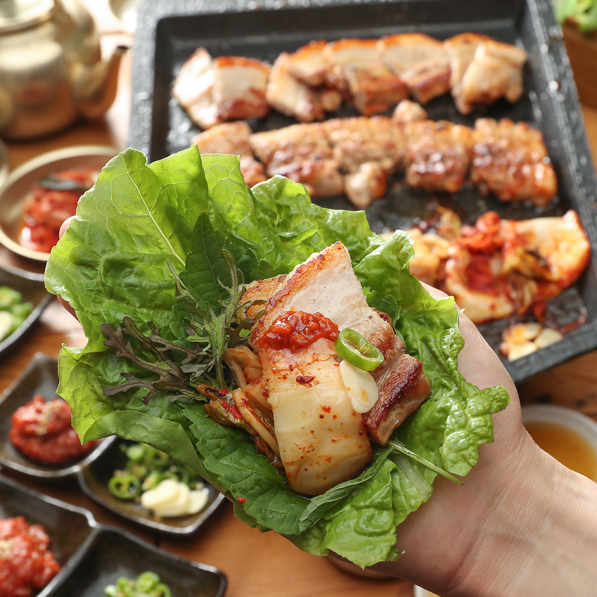 Enjoy Seoul-style bulgogi and other Korean dishes! Authentic Korean cuisine!