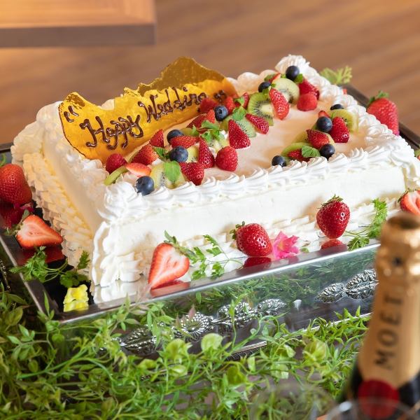 お洒落なデザートやサプライズにピッタリなメッセージ付ホールケーキなどご用意しております！
