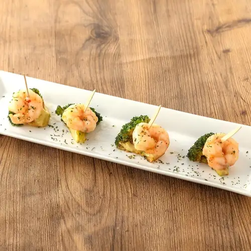 Shrimp and broccoli ajillo pintxos