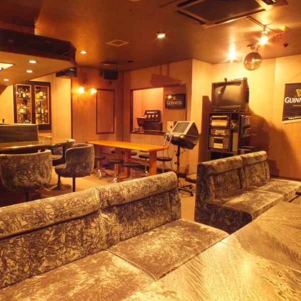 リピーター率高し！ご宴会時に貸切でご利用いただけるVIPエリアもございます！一度ご利用された方は続けてご予約いただくことが多い人気のエリアで、ソファー・テーブル・カウンター席のほかテレビやカラオケも付いております♪6名様～最大30名様までご利用OK！！ご宴会のみの受付となりますので、ご予約はぜひお早めに！