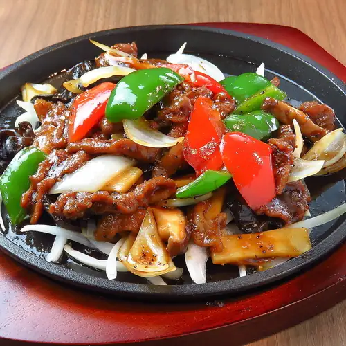 鉄板牛肉の黒山椒炒め