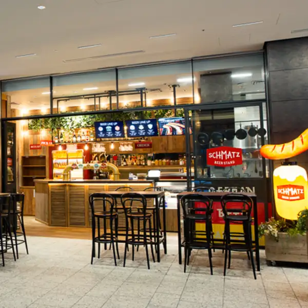 大手町駅チカに位置する本格ドイツビールとドイツ料理を味わえるお店【シュマッツ・ビア・スタンド 大手町プレイス】。ビールソムリエが厳選したドイツ直輸入のここでしか飲めない本格クラフトビールをお楽しみいただけます！