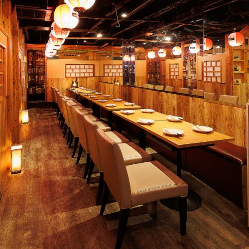 The entire restaurant can be reserved for groups of 40-80 people. We have sofa and table seating. Relax in a private room with a calm atmosphere. This stylish restaurant is perfect for banquets, drinking parties, girls' nights, group dates, birthdays, anniversaries, and more!