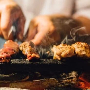 自慢炭火焼き鳥食べ放題♪