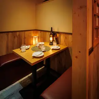 落ち着いた雰囲気のゆったり寛ぎ空間♪飲み会・宴会や女子会や合コン、誕生日・記念日などに最適のオシャレなお店！