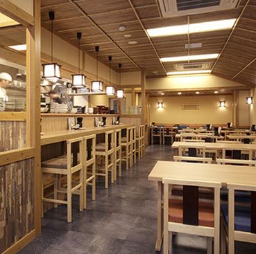 ゆったり落ち着いた店内