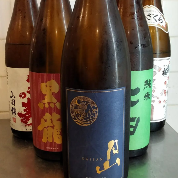 厳選した『日本酒』や、当店ならではの『樽酒』