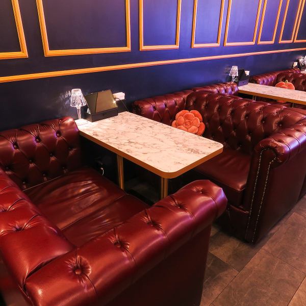 広々とした店内は、最大72名様までのご宴会に対応◎ゆったりと座れる人気のソファー席では周りを気にせずお食事をおたのしみいただけます♪仲間内の女子会・小宴会から貸切宴会まで幅広いシーンにあわせてご利用いただけます♪人気の席から埋まっていきますので、お早目のご予約を♪