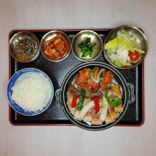 [Lunch only] We offer a wide variety of set menu items