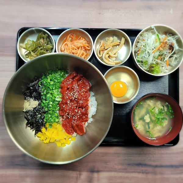 【特選ランチ】石焼ビビンバ定食や純豆腐チゲ定食など！