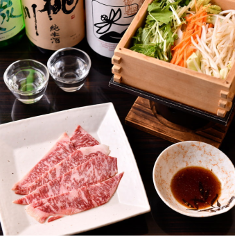 蔬菜和日本牛肉蒸涮涮锅