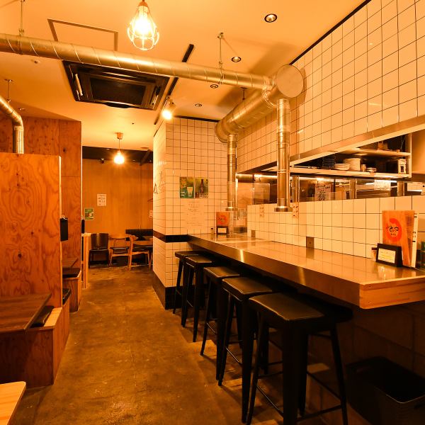 【お一人様も大歓迎◎】カウンターでお一人様焼肉も人気です♪ハーフサイズで注文可能なので、お一人様でもいろいろなお肉を少しずつ楽しめるのが嬉しいポイント◎お仕事帰りに、ちょっとした自分へのご褒美に、ぜひご利用ください!