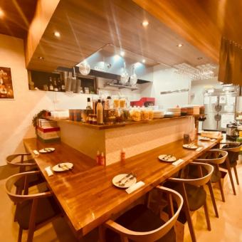 [For dating and returning from work ◎] The comfortable counter seats allow women to relax and enjoy their meals! Not only for one person, but also for dating and talking side by side with friends who are not careful. Recommended adult special seats ◎