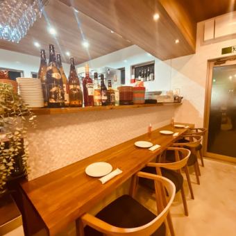 [One person is also welcome!] Warm and stylish counter seats that even women can easily drop in.The legs of the chair are not high, so you can relax.How about authentic Italian food on your way home from work? This seat is recommended for those who want to enjoy a relaxing meal.