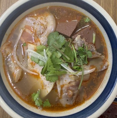 フエ風牛肉麺(フエふうぎゅうにくめん)