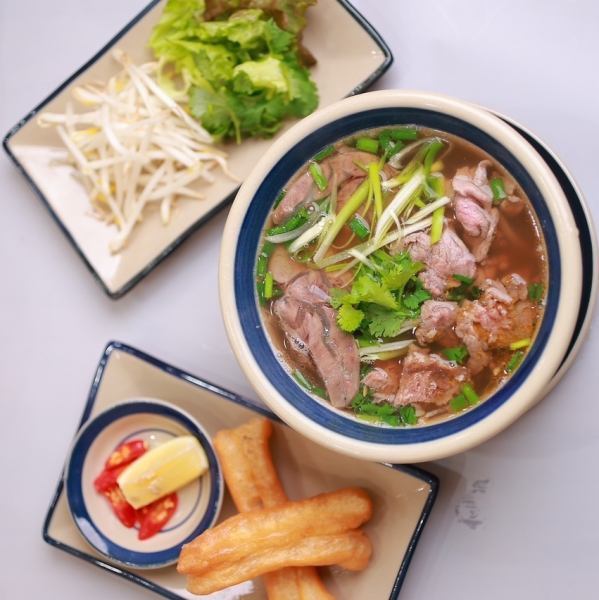 満足ボリューム!「特製盛り合わせ牛肉のフォー」