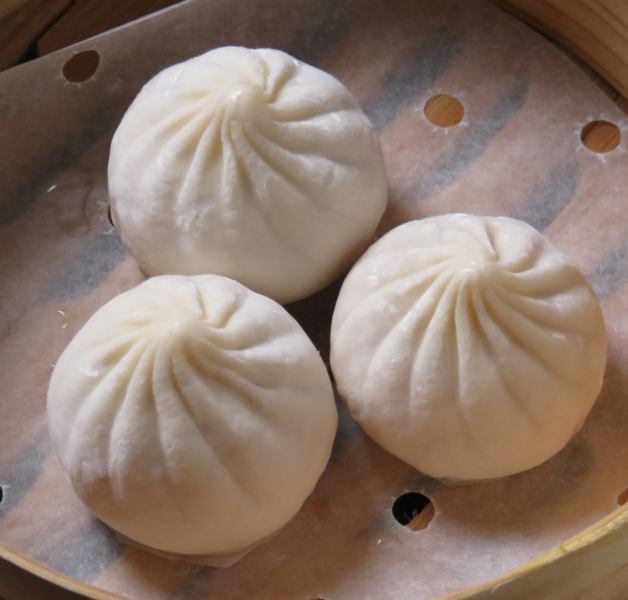 【当店名物No.2】当店自慢の点心・鶏皮小籠包★餃子や春巻きなど各種中華で宴会をお楽しみいただけます！