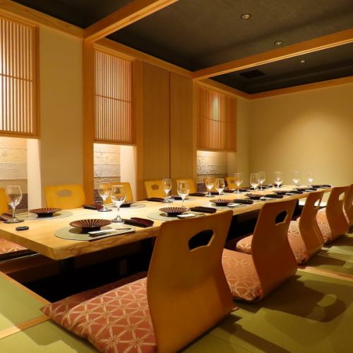 Equipped with private rooms with sunken kotatsu tables, perfect for large banquets.Enjoy a special moment in a warm and inviting atmosphere while savoring delicious food.