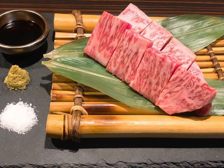 Enjoy yakiniku with carefully selected meat by the owner!