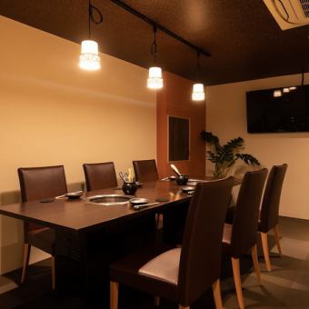 A luxurious space that can be used by 2 people.You can also decorate your room on anniversaries such as birthdays.Take off your shoes and enjoy the relaxing yakiniku.The calm atmosphere makes it ideal for business situations such as entertainment and dinner.