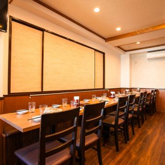 当店では2Fに4名テーブル席を4席ご用意しております。
