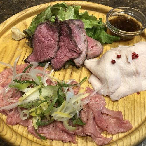 冷製肉３種盛り合わせ (牛タン、鶏ハム、ローストビーフ)