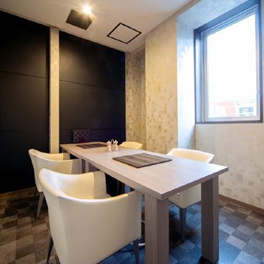 We have prepared a chair seat private room that has been requested for a long time.It is a perfect private room for important entertainment.(We are very sorry, but please make a reservation by phone when using.)