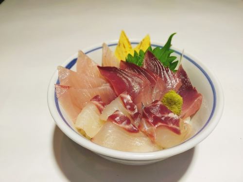 Omakase 3-color rice bowl with seasonal fish