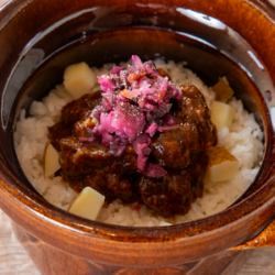 48時間仕込んだ牛タンシチューとしば漬け