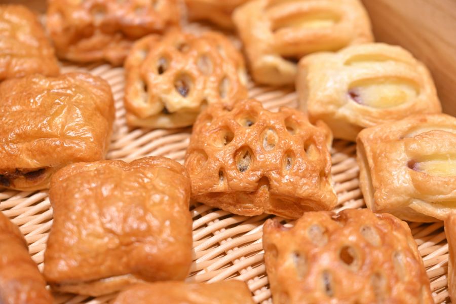 【自助餐形式】各種麵包和招牌咖哩無限量供應♪