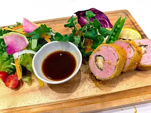 7月1日～7月31日まで　期間限定MONTHLY　MENU　厚切り豚ヒレ肉の大葉香るチーズ包み揚げ