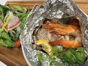10月1日～10月31日　鯛と海老の彩り包み焼き～レモンを添えて～
