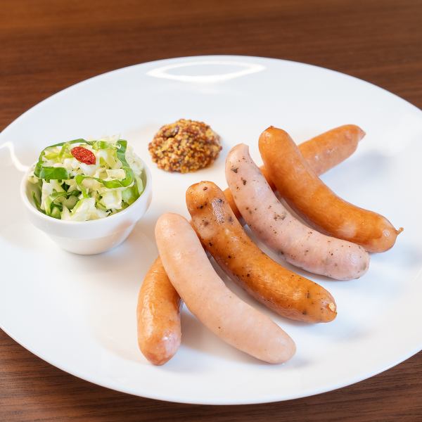 迷ったらコレ！の逸品◆ビールに合う様々な料理をご用意≪ソーセージ盛合せ980円(税込)≫