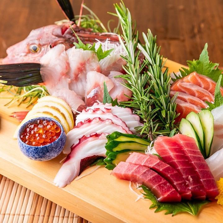 Excellent color and freshness !! Enjoy seafood such as fresh fish caught in the morning ♪