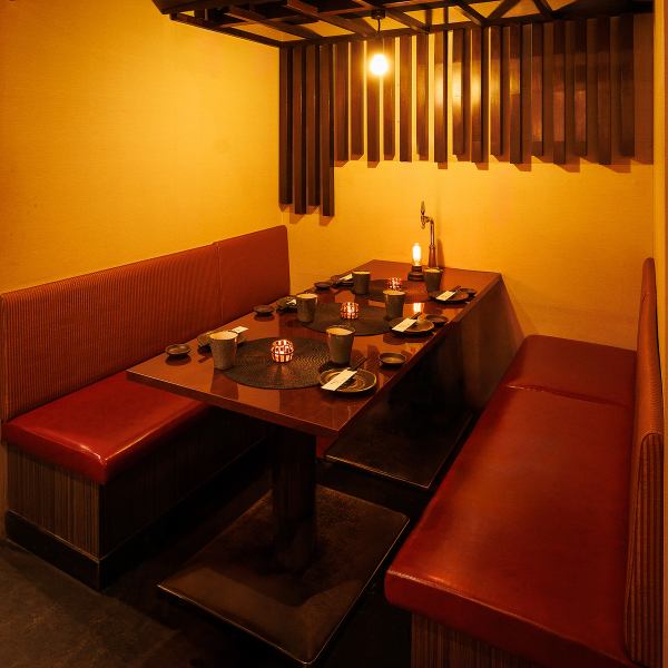 ■Full of private rooms where you can enjoy banquets■We have semi-private rooms available for small groups!!Groups of 9 or more people can also use fully private rooms♪ (Subject to reservation status) Japanese-based, gentle indirect lighting This is an impressive private room seat.