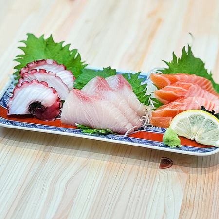 本日入荷の鮮魚三点盛合せ