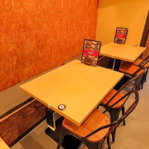 4 person table