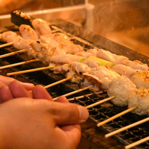 [Made with freshly slaughtered Tajima chicken from Hyogo Prefecture - our proud yakitori is juicy and has a delicious smoked aroma] Starting at 242 yen (tax included) per stick