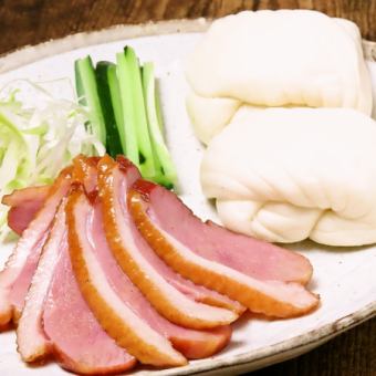 合鴨ロース蒸しパン添え