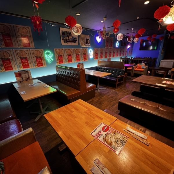 [Features neon lights and Chinese-style lanterns] The restaurant offers a relaxing and calming atmosphere.Enjoy some delicious gyoza and alcohol while gazing at the neon lights and Chinese-style lanterns. It's a great place for everyday use, as well as dates and girls' nights.