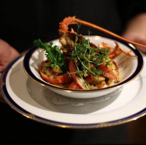 古き良き時代のフランス料理をベースにメニューを構成。