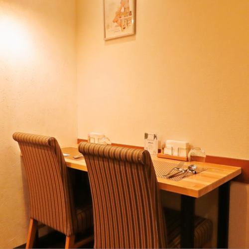 <p>高松築港駅より徒歩8分。青い旗が目印の当店。シェフ渾身のフレンチを堪能しながらワインを静かに楽しむ、大人のデートにおすすめ♪誕生日や記念日などの特別な日にも◎大切な方との空間、大事なお客様をおもてなしする空間、一人でリラックスするための空間、団体様の一体感を感じるための空間、是非一度ご体感ください。</p>