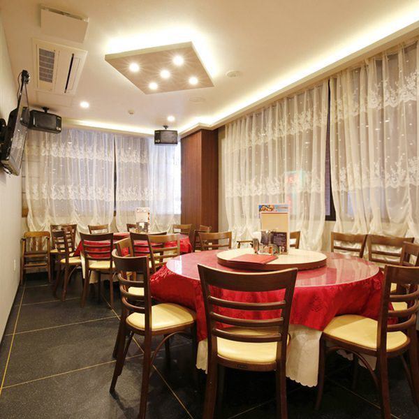 [Calm modern Chinese private room space] There is a spacious round table seat (10 to 16 people) that can accommodate a large number of banquets ◎ You can enjoy authentic Chinese food in a calm space.Please enjoy the colorful and photogenic dim sum, which is different from other shops, and authentic Chinese food woven with innovative ingredients in a high-quality private room.