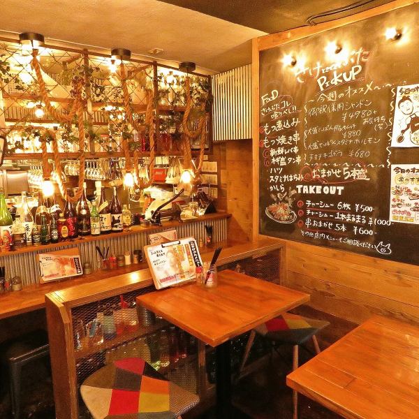 4名様、5名様程度でご利用可能な個室も完備♪周りを気にせずにごゆっくりおくつろぎください♪女性に人気のお食事も数多くご用意♪居心地の良さ溢れる空間で、お仲間とのお時間をこころゆくまでお楽しみください♪