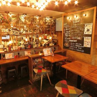 お酒が似合う店内♪ビール、ハイボール、ホッピーなんでも来いです♪