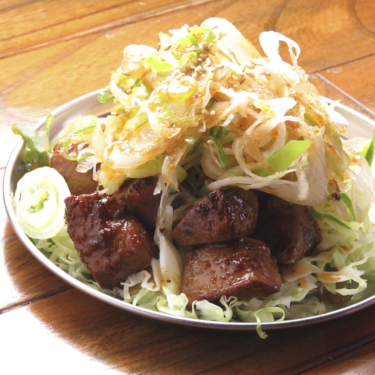 当店自慢のレバ皿をはじめ、串焼き等豊富に揃えてます！