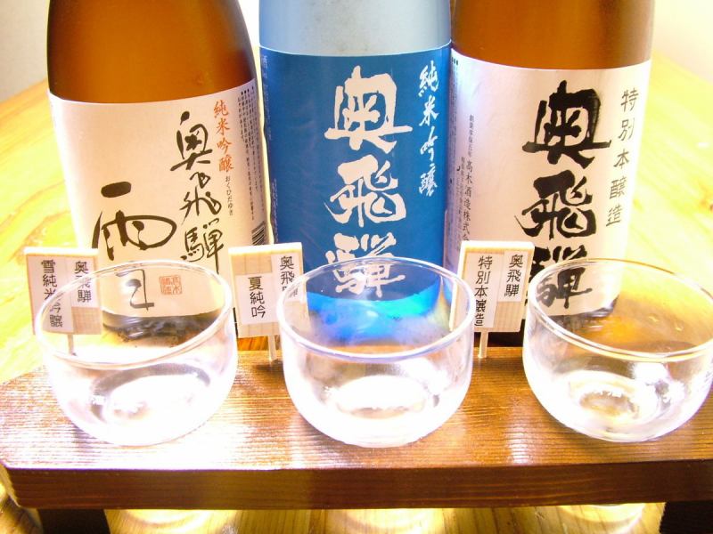 "Drink comparison set" of Gifu's local sake