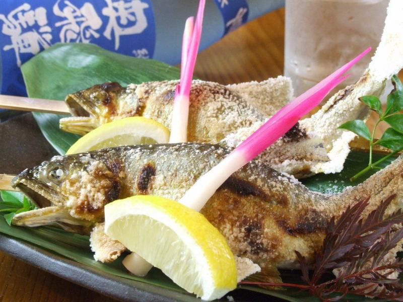 Grilled natural "Gujo sweetfish" with salt * Summer only
