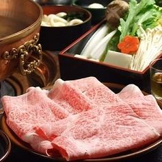 ◆包含2小时畅饮【豪华套餐】：筑地市场精选刺身及特选黑毛和牛涮涮锅（12道菜）7700日元