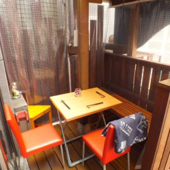 Terrace seat which also serves as a smoking place! In the coming season it is open-minded and a cup is also pleasant ♪